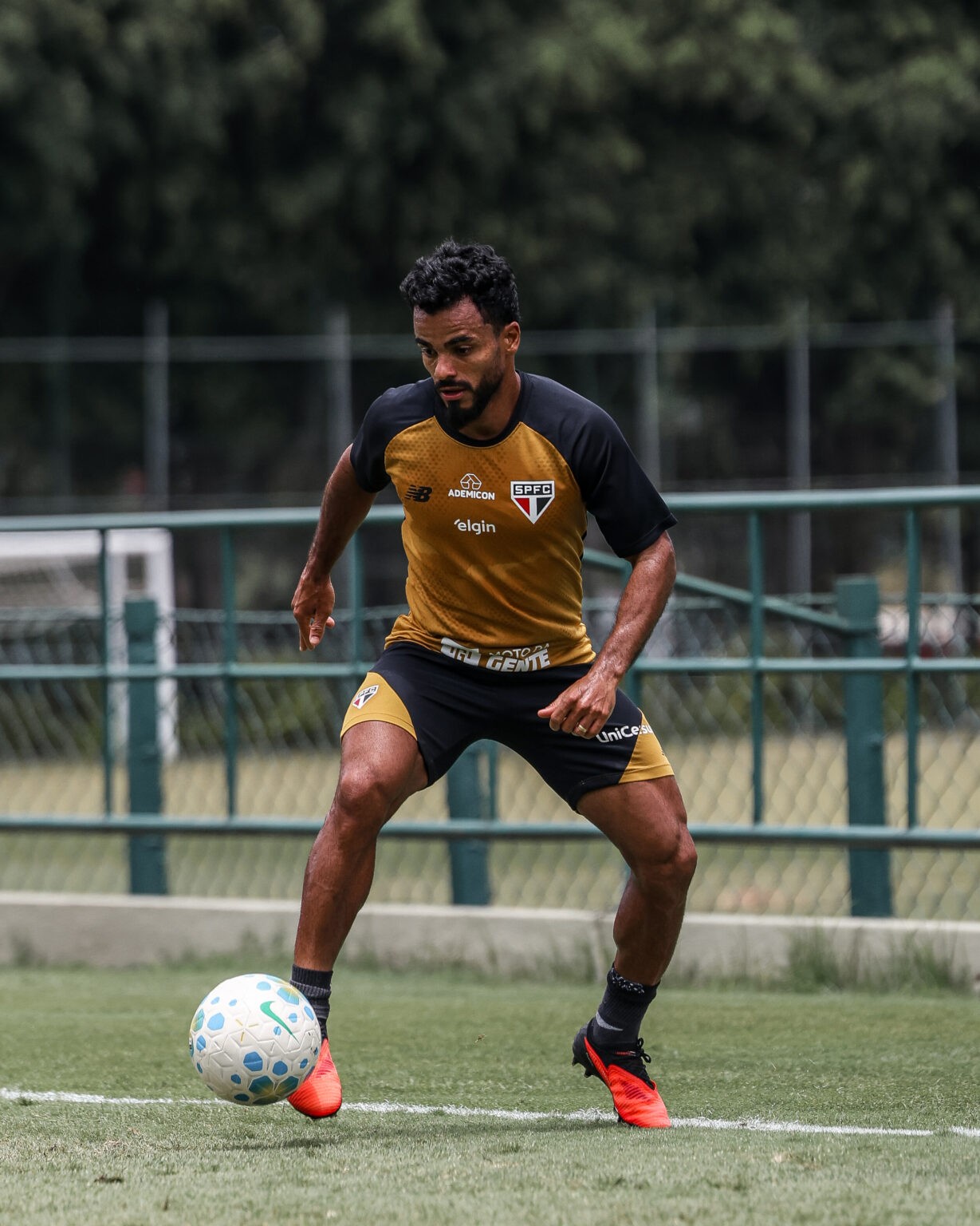 Treino do São Paulo: Danielzinho evolui em recuperação, mas ainda não está liberado para jogar