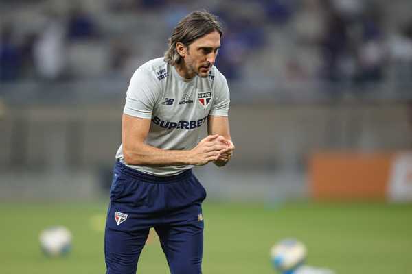 Zubeldía analisa contratações e destaca importância de vitória do São Paulo.