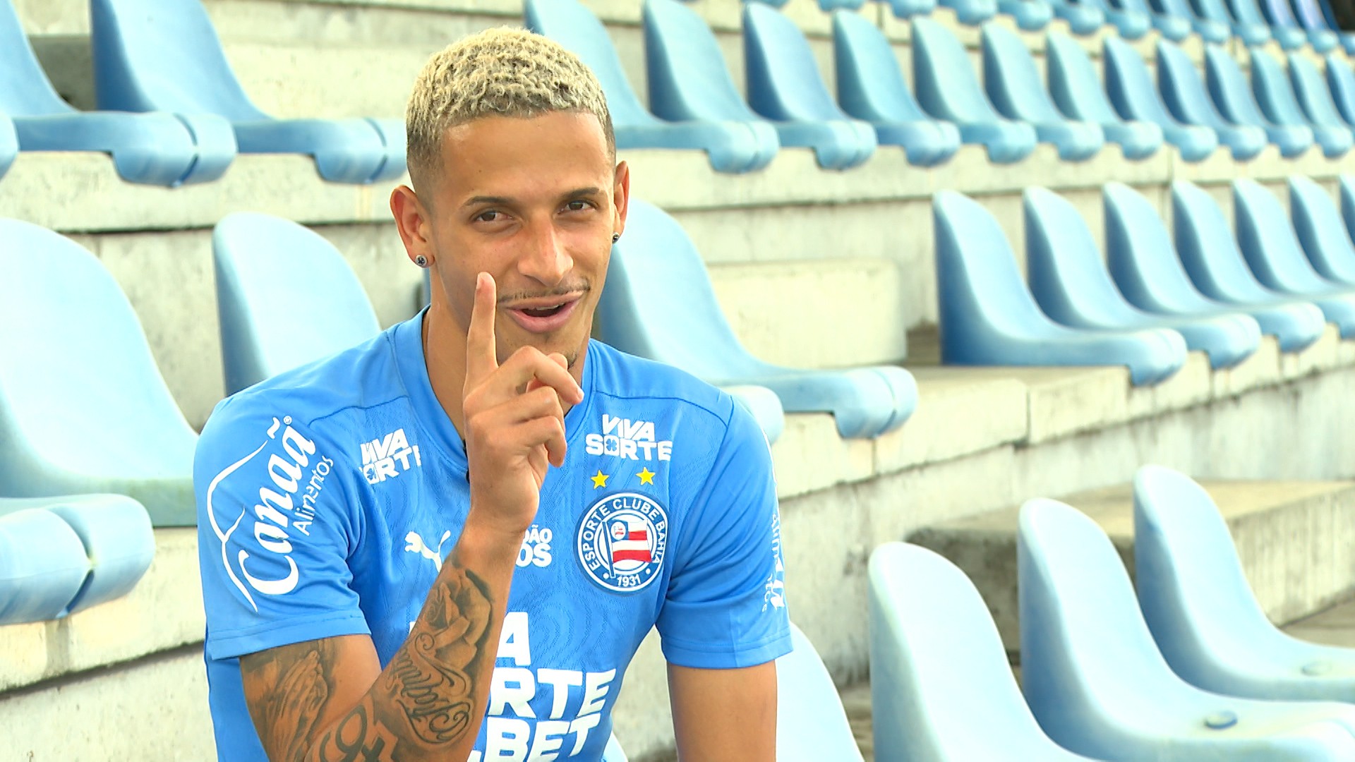 Juba celebra fase no Bahia e cobra jantar a Jean Lucas
