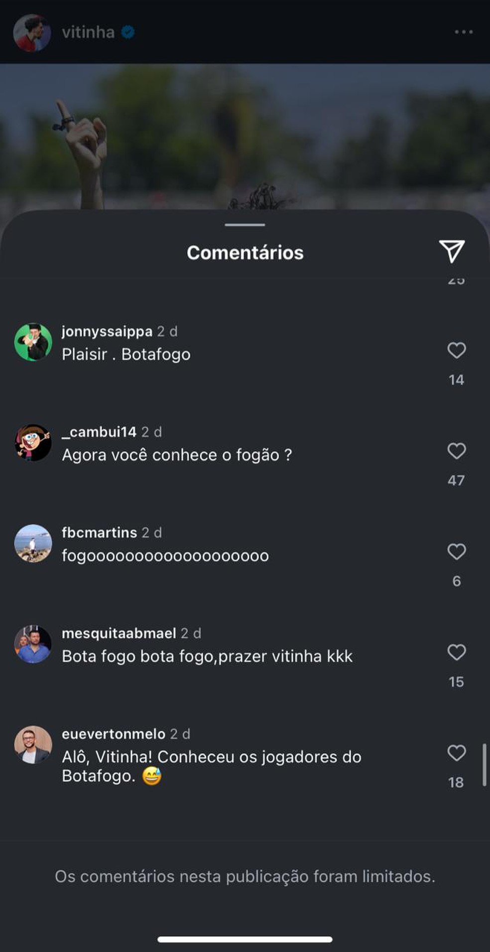 Torcedores do Botafogo comentam em foto de Vitinha — Foto: Reprodução
