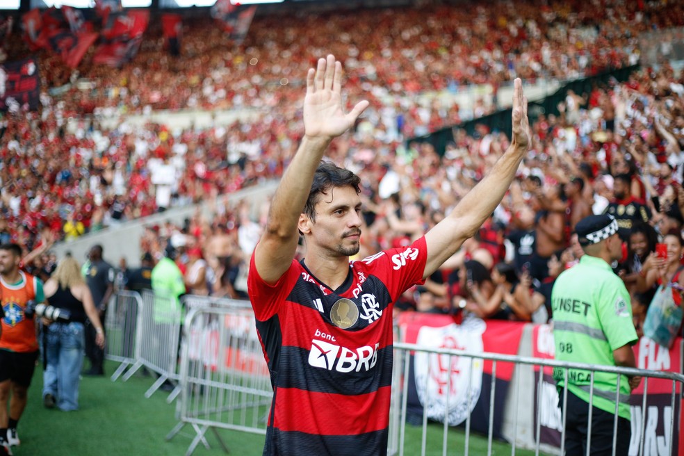 Rodrigo Caio em despedida do Flamengo contra o Cuiabá — Foto: GILVAN DE SOUZA/FLAMENGO