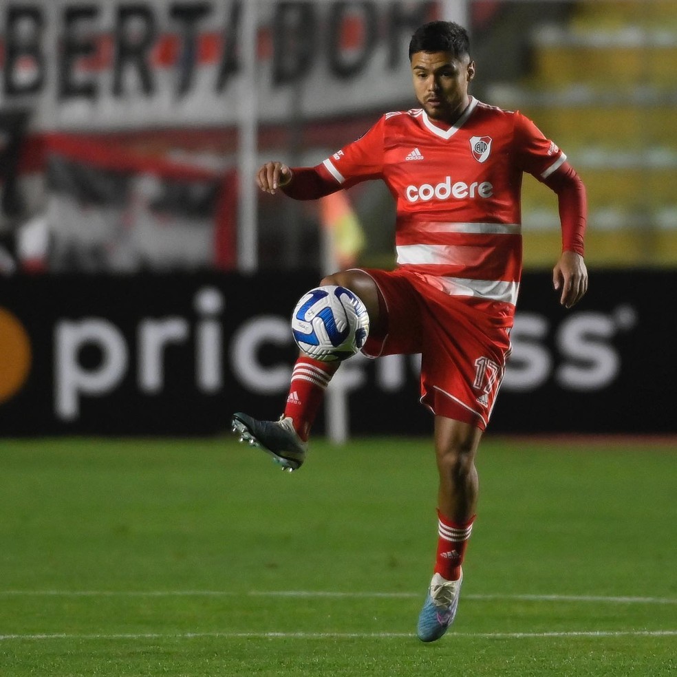 Robert Rojas em ação pelo River Plate — Foto: Divulgação/ River Plate