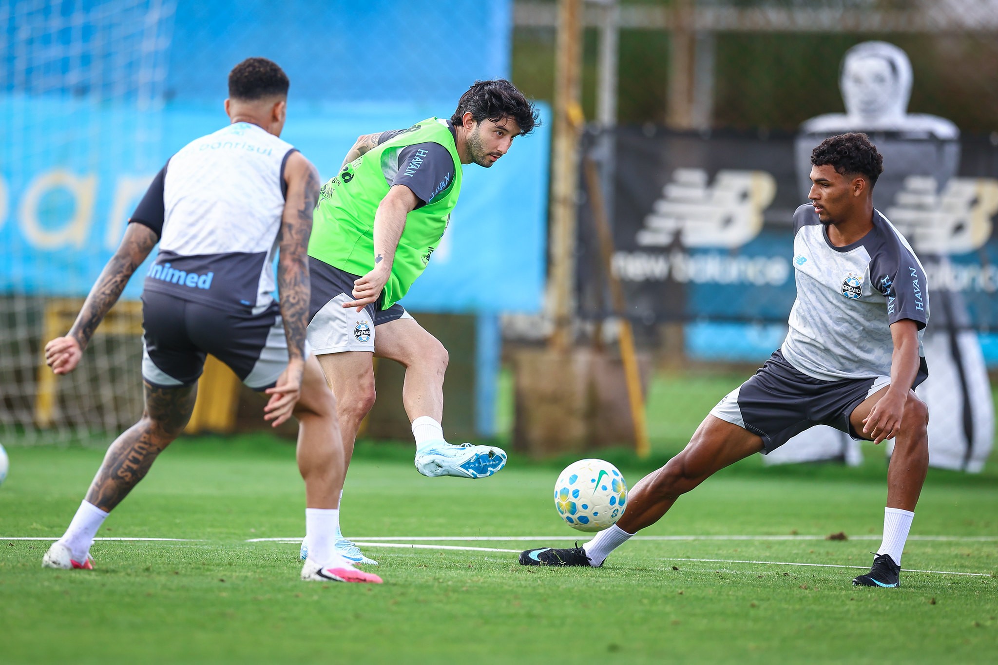 Grêmio informa lesões de Nardoni e João Borne, e Villasanti fica fora de jogo-treino; saiba detalhes