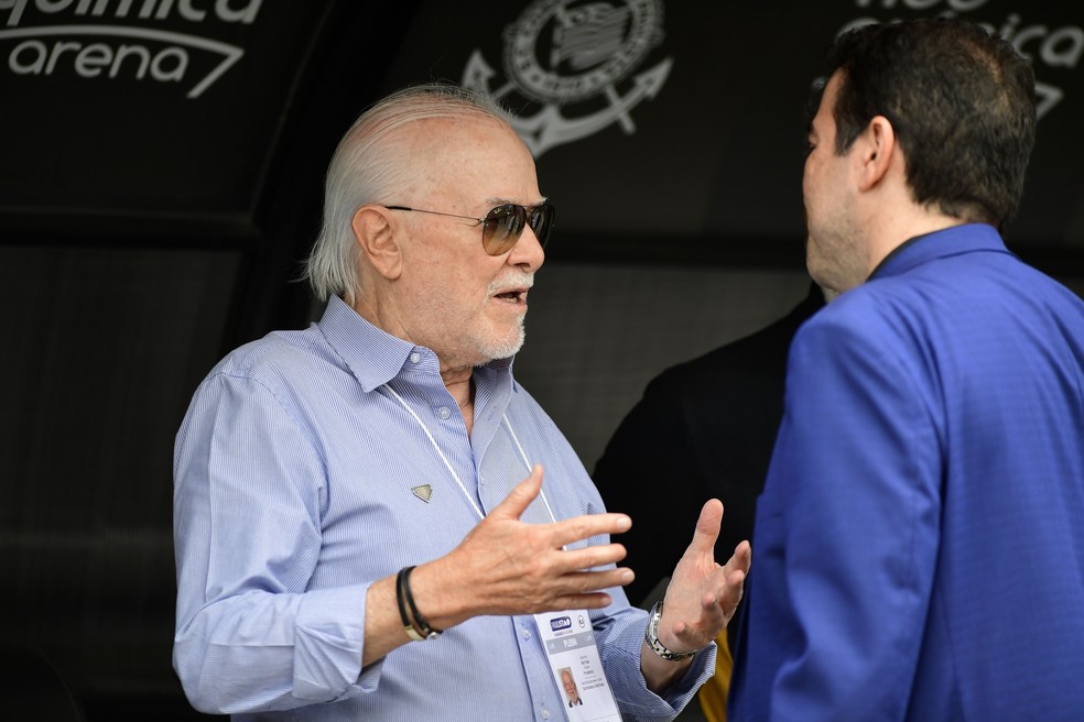 Harry Massis Júnior, presidente do São Paulo, com Marcelo Paz, executivo do Corinthians — Foto: Marcos Ribolli