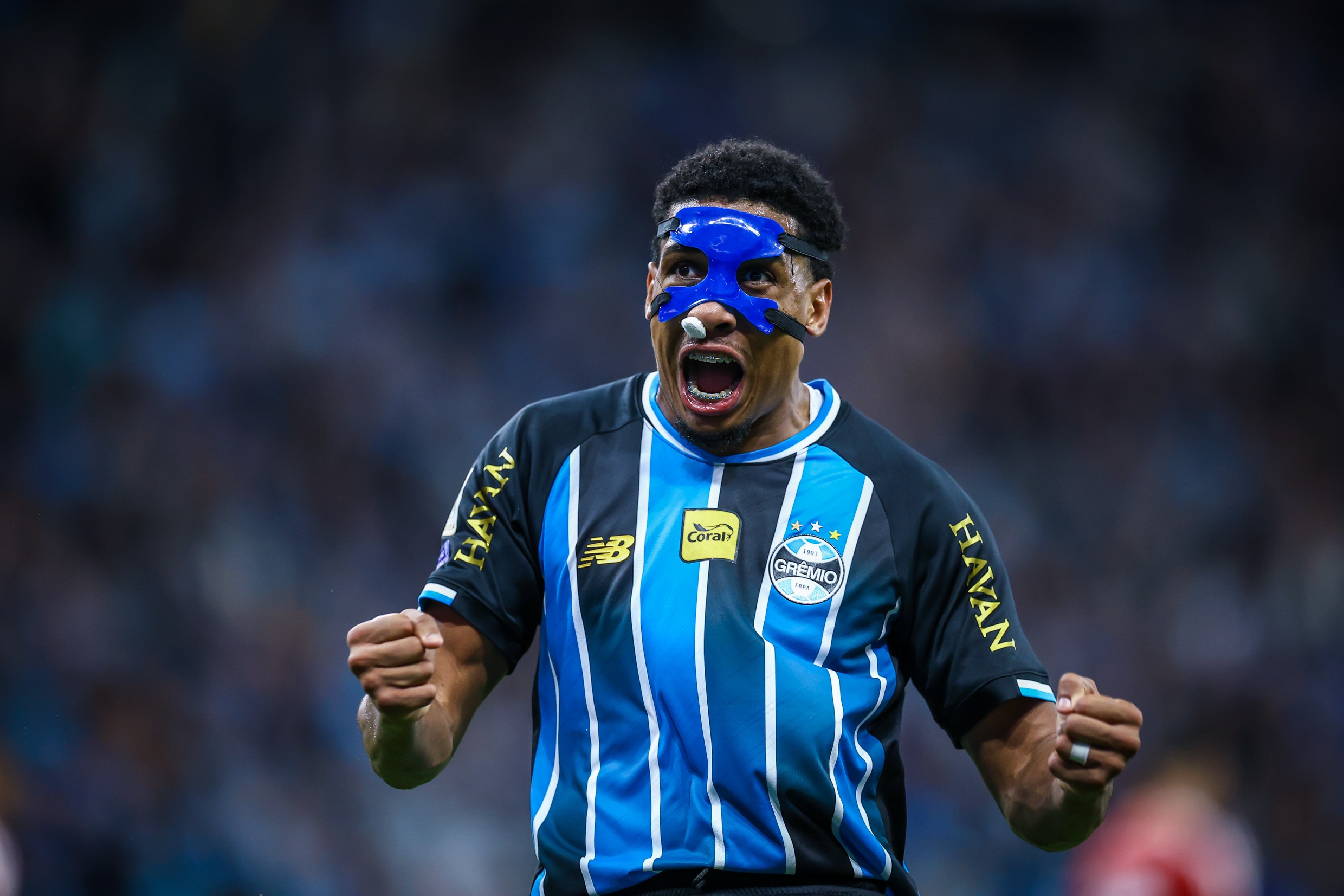 Suspenso, Wallace passará por cirurgia no nariz e desfalca o Grêmio contra o Cruzeiro