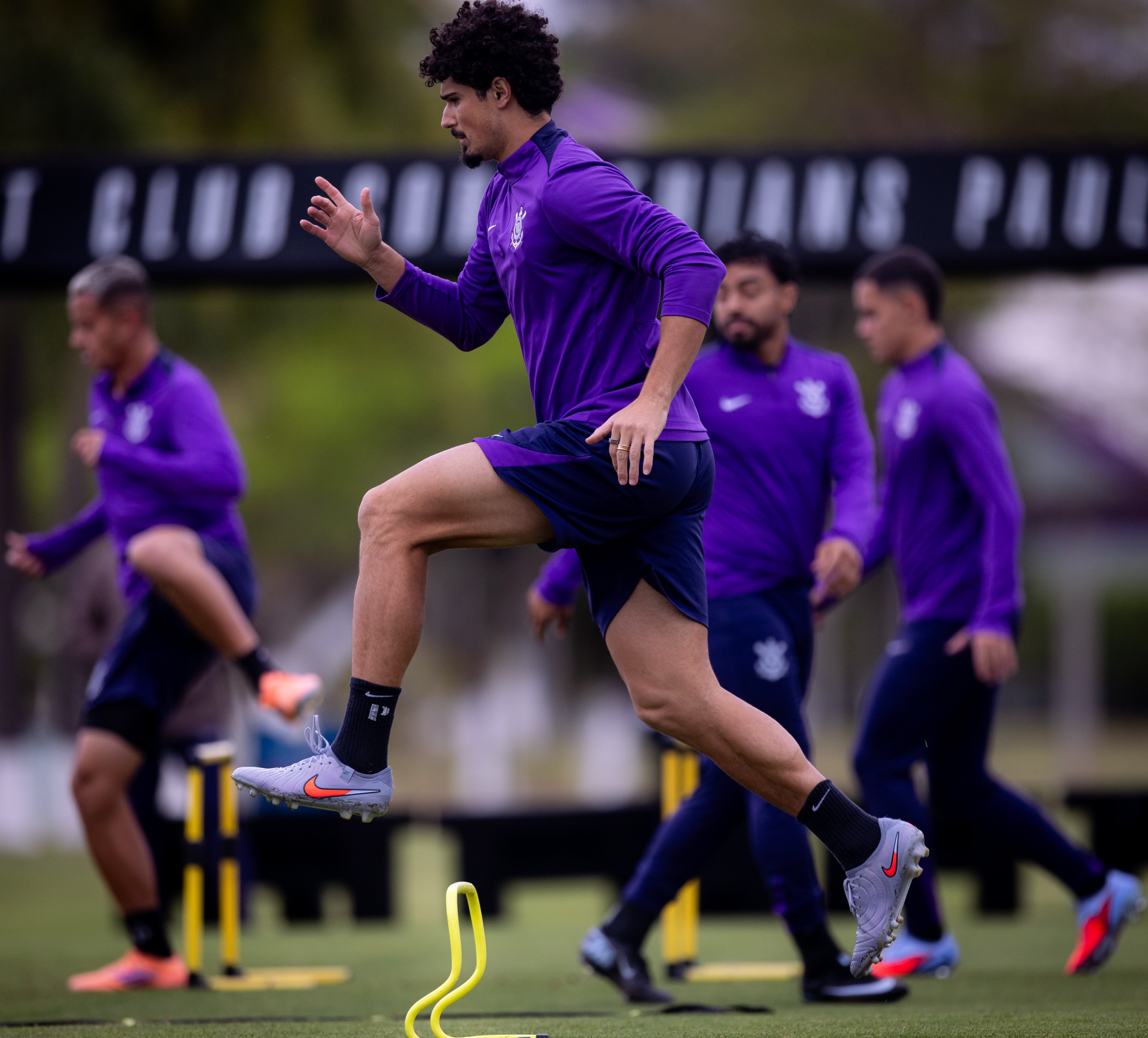 GARRO E MEMPHIS? Corinthians enfrenta Atlético-MG com zaga reserva e volta de TRIO TITULAR. Escalação;