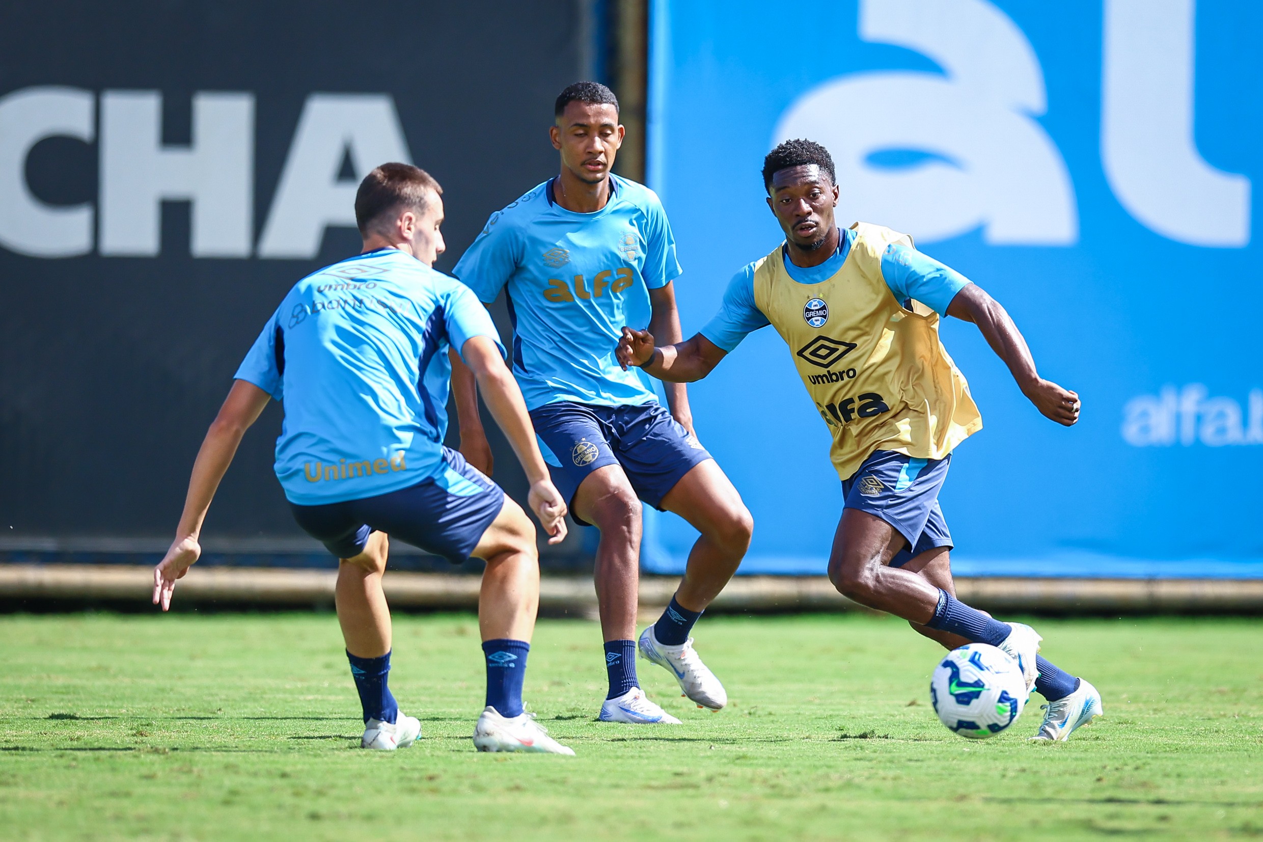 Amuzu desfalca time e Wagner Leonardo passa por exames para avaliação médica