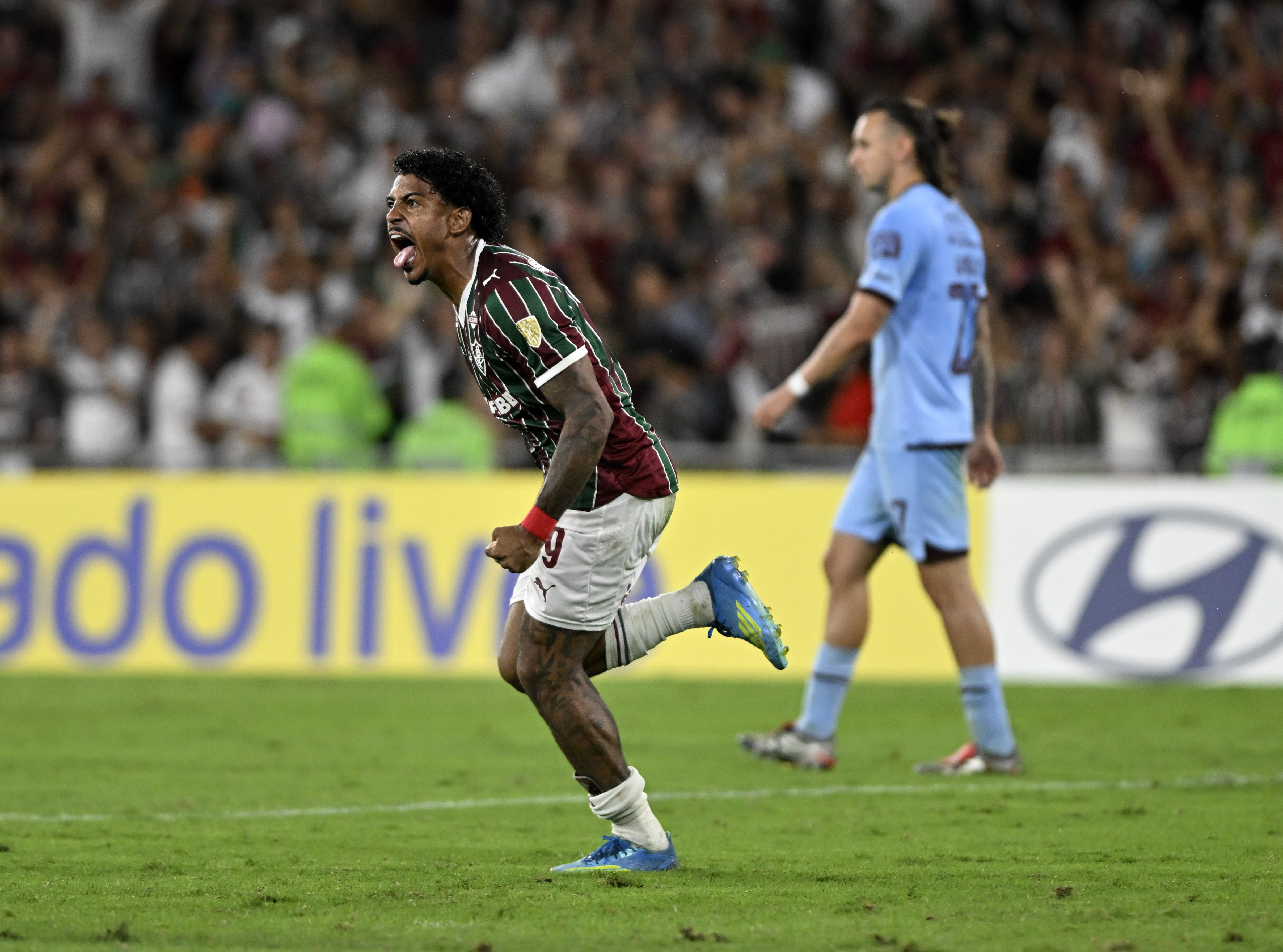 John Kennedy, do Fluminense, recebe alta após internação preventiva