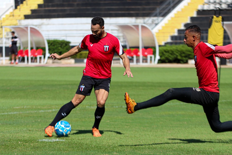 Lucas Cardoso se diz pronto para jogar pelo Botafogo-SP; estreia deve ser  contra CRB, botafogo-sp