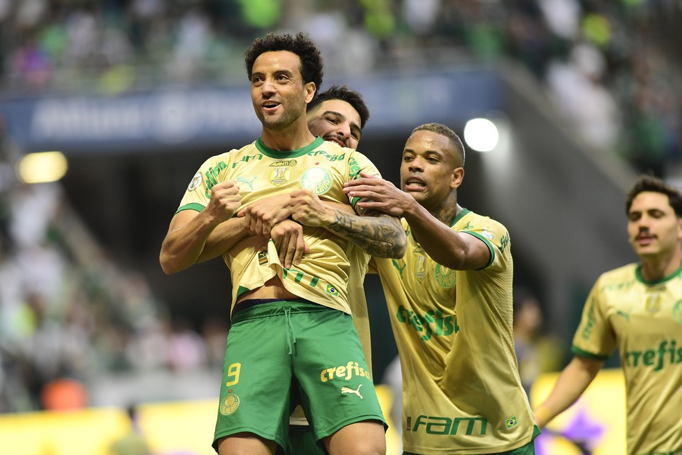 Felipe Anderson comemora gol do Palmeiras contra o Criciúma — Foto: Marcos Ribolli