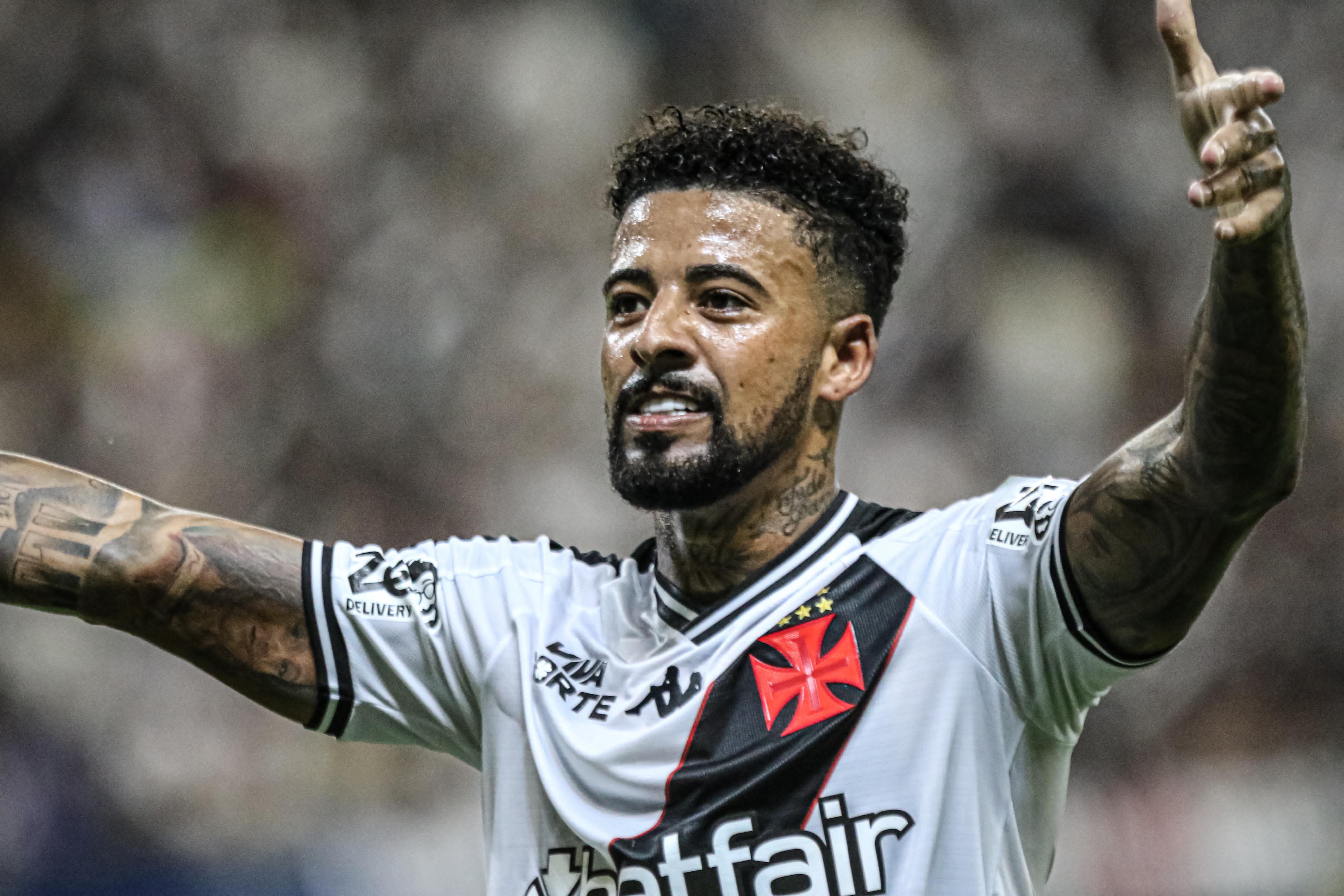 Reforço do Inter, Paulinho jogou com Rafael Leão e busca retomada  | Ge