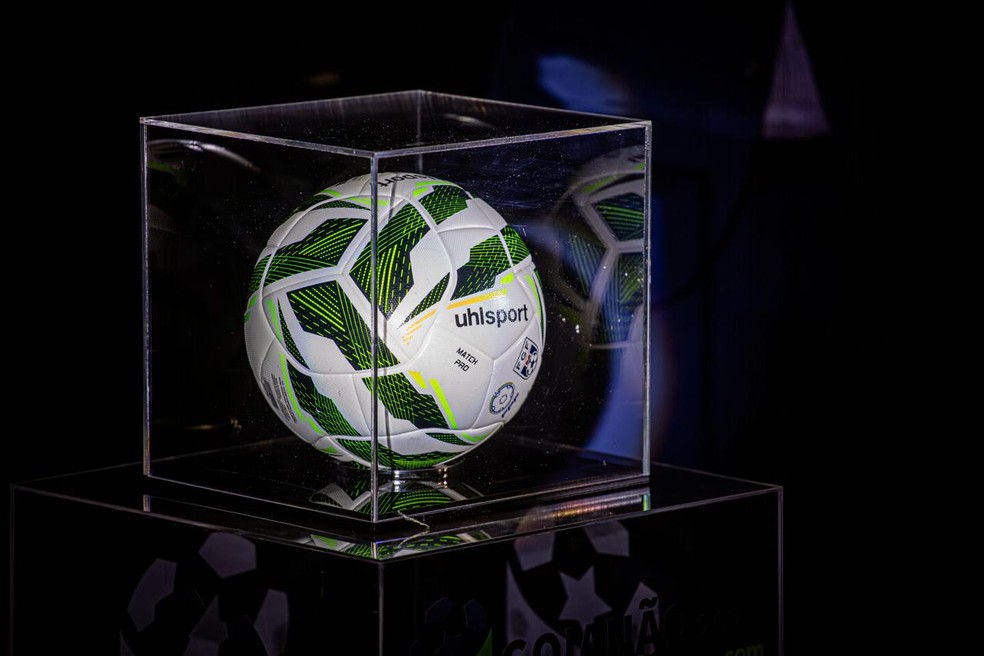 A bola oficial do Goianão 2026 — Foto: Roberto Corrêa/VNFC