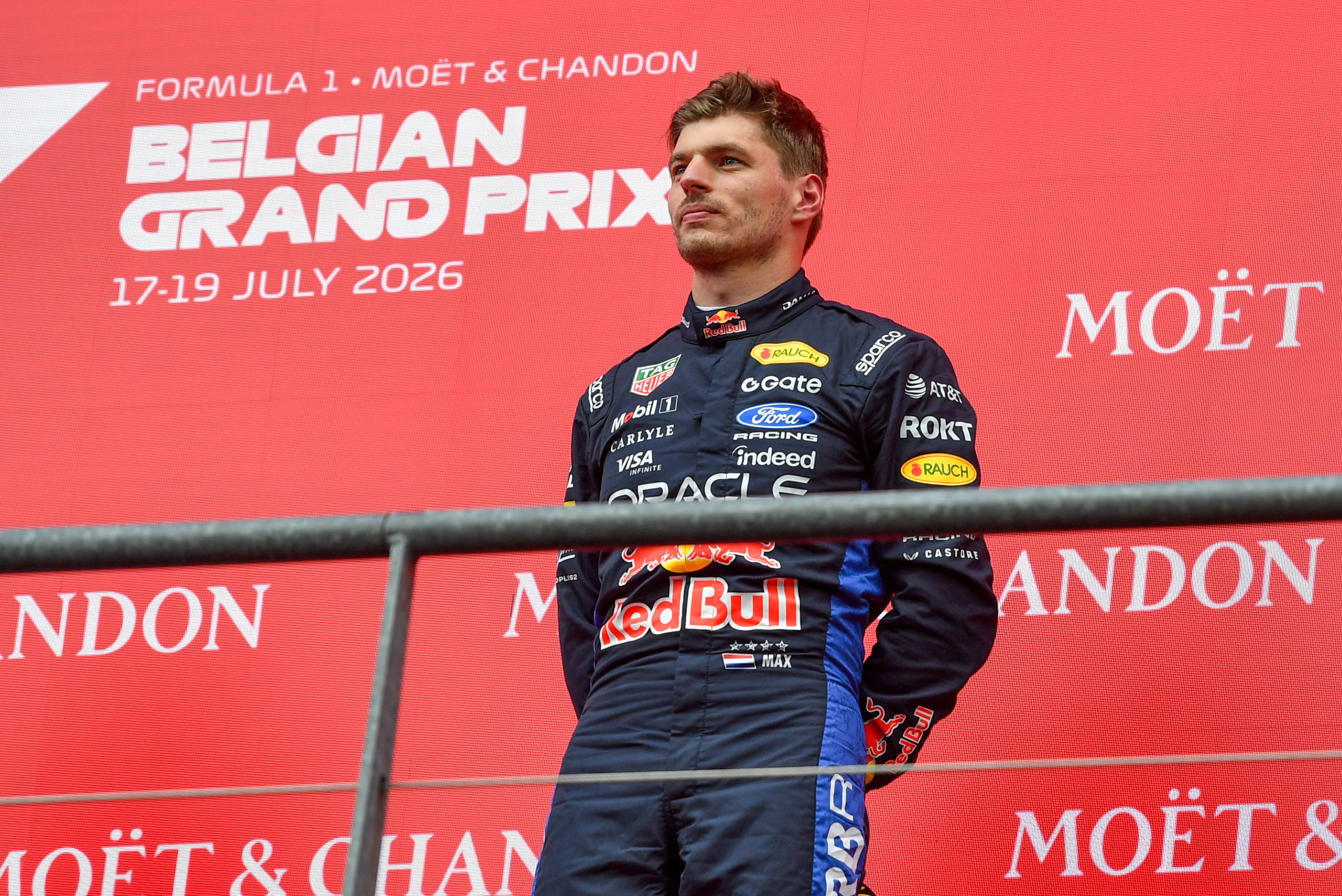 Red Bull admite procura de outros pilotos, mas vê chances de manter Verstappen