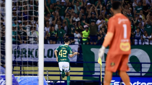 Flaco López comemora gol do Palmeiras contra o Santo André