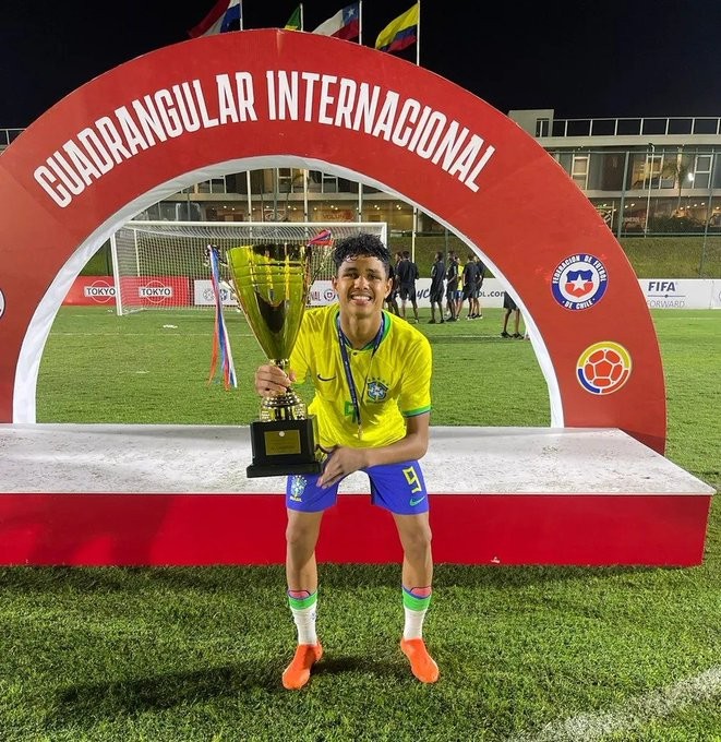 Saiba quem é o jogador do Bragantino que vai ao Flamengo no negócio por Wallace Yan
