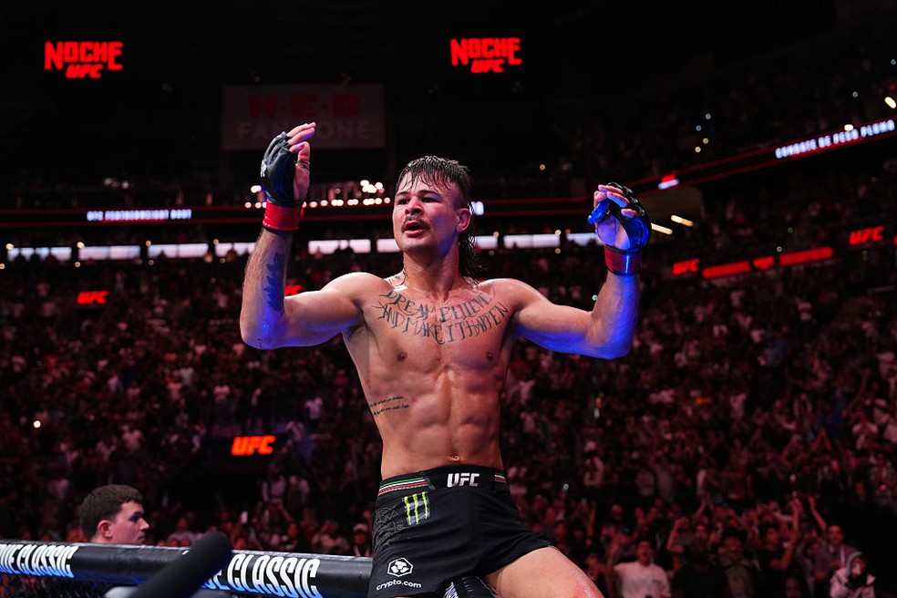 Diego Lopes nocauteia Jean Silva e volta a vencer após perder disputa de cinturão no UFC — Foto: Cooper Neill/Zuffa LLC via Getty Images