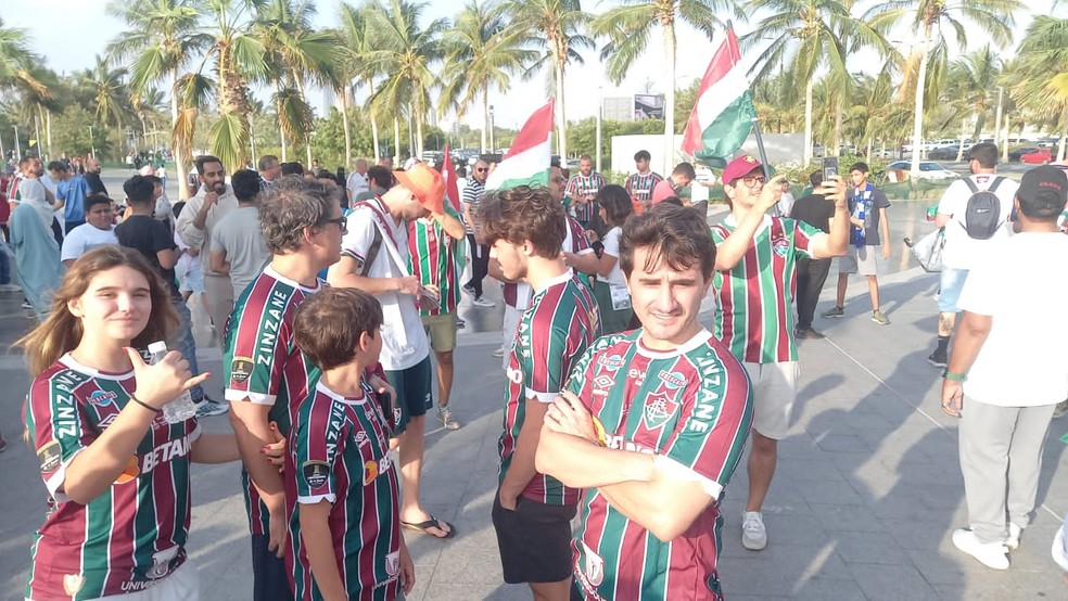 Torcedores do Fluminense em Jedá — Foto: João Paulo Garschagen / ge
