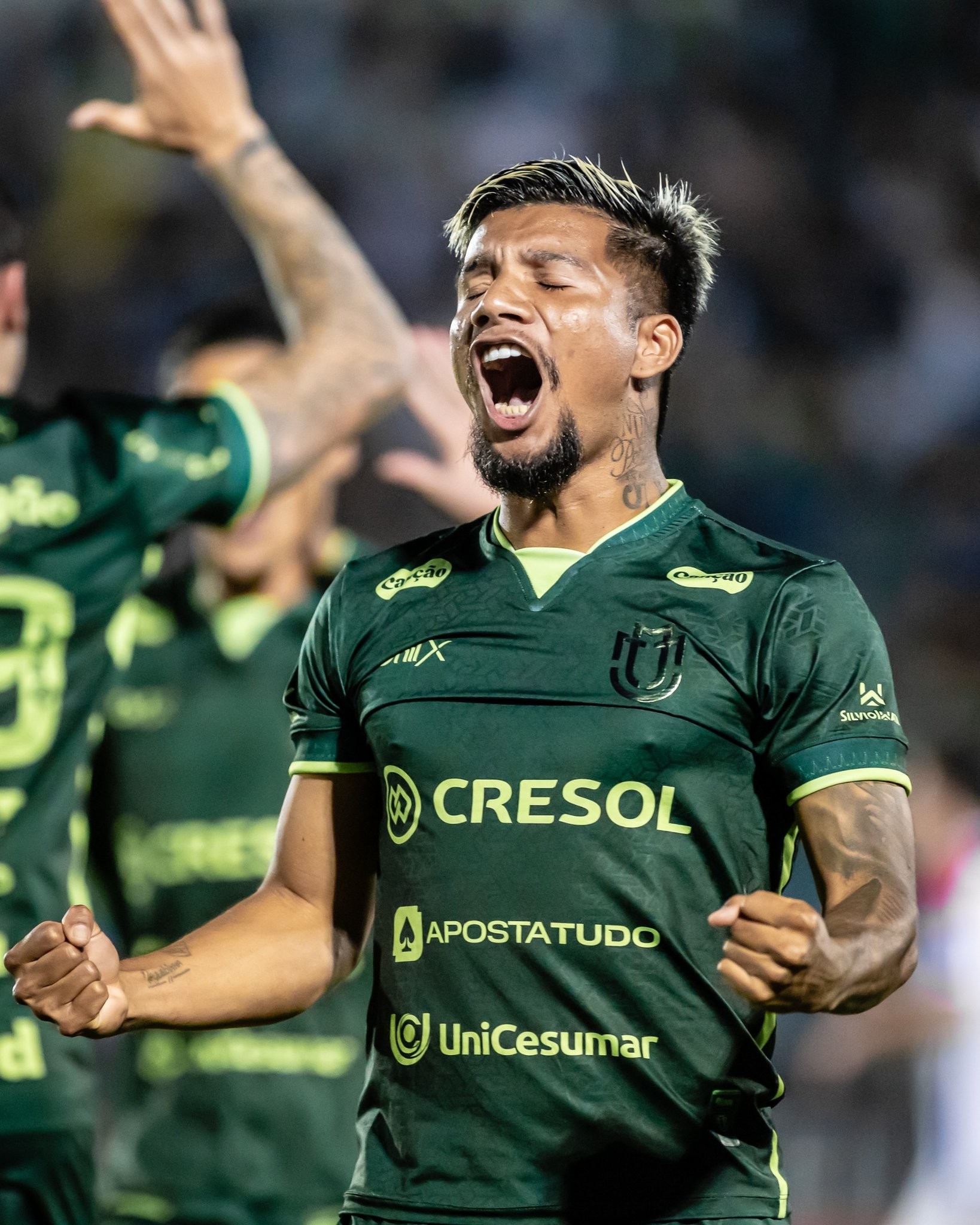 Negueba celebra acesso à Série B com o Maringá: "Sem palavras para esse momento tão especial"