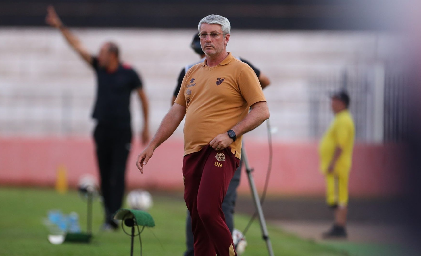 Odair vê Athletico vivo e indica caminho para vencer Corinthians