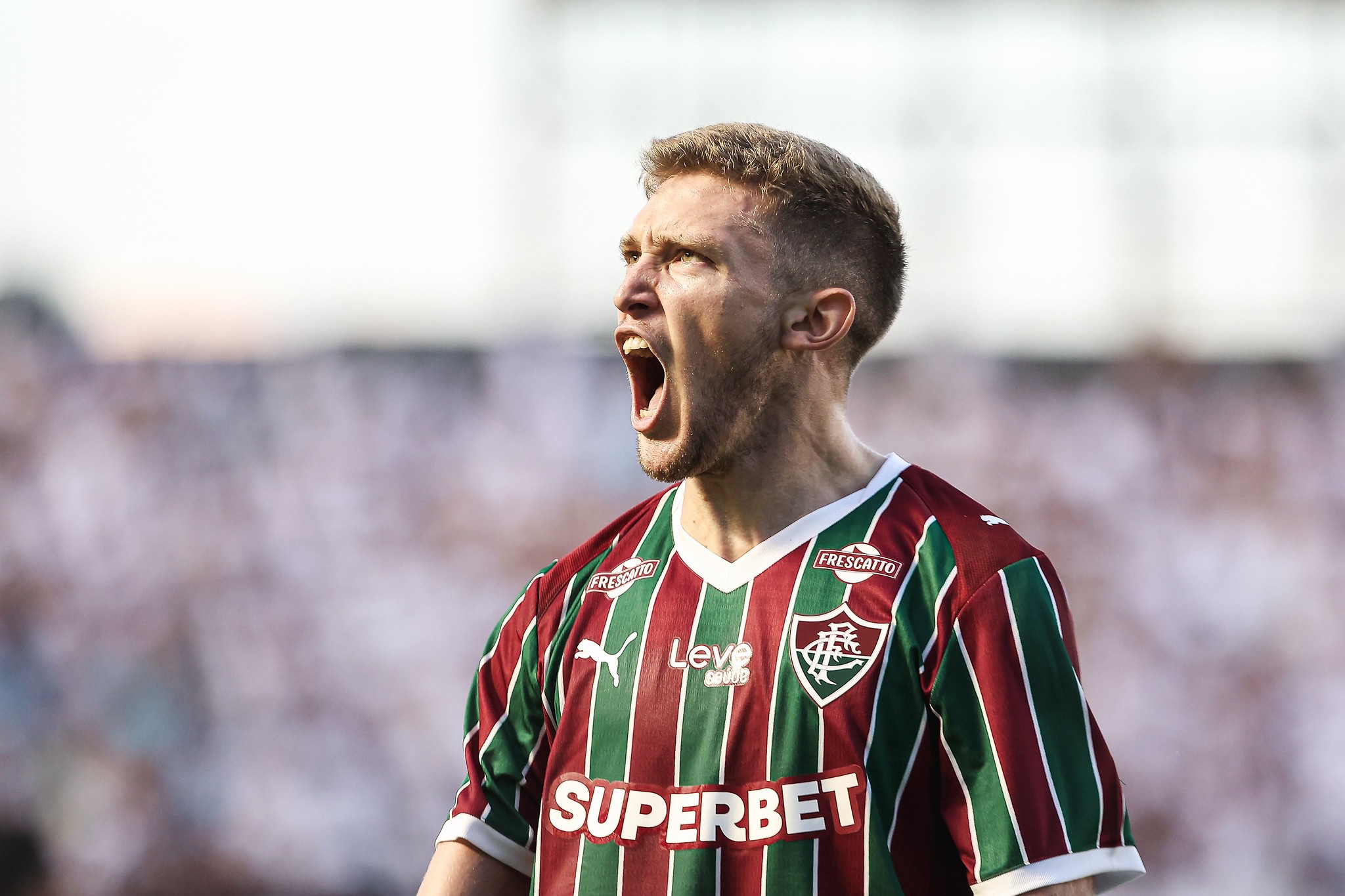 Fluminense supera Santos de virada e ganha fôlego na Vila Belmiro