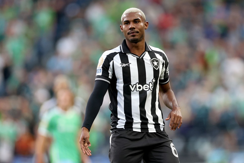 Corinthians recua por Cuiabano após pedida alta do Nottingham Forest