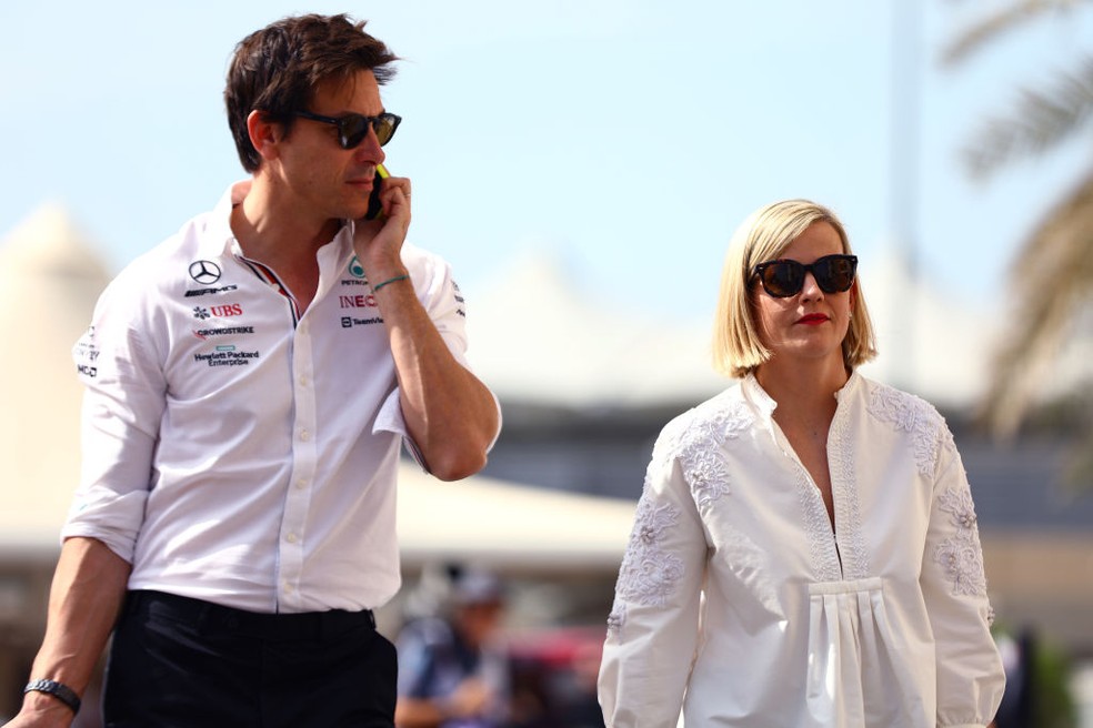 Toto e Susie Wolff no GP de Abu Dhabi da F1 em 2022 — Foto: Mark Thompson/Getty Images