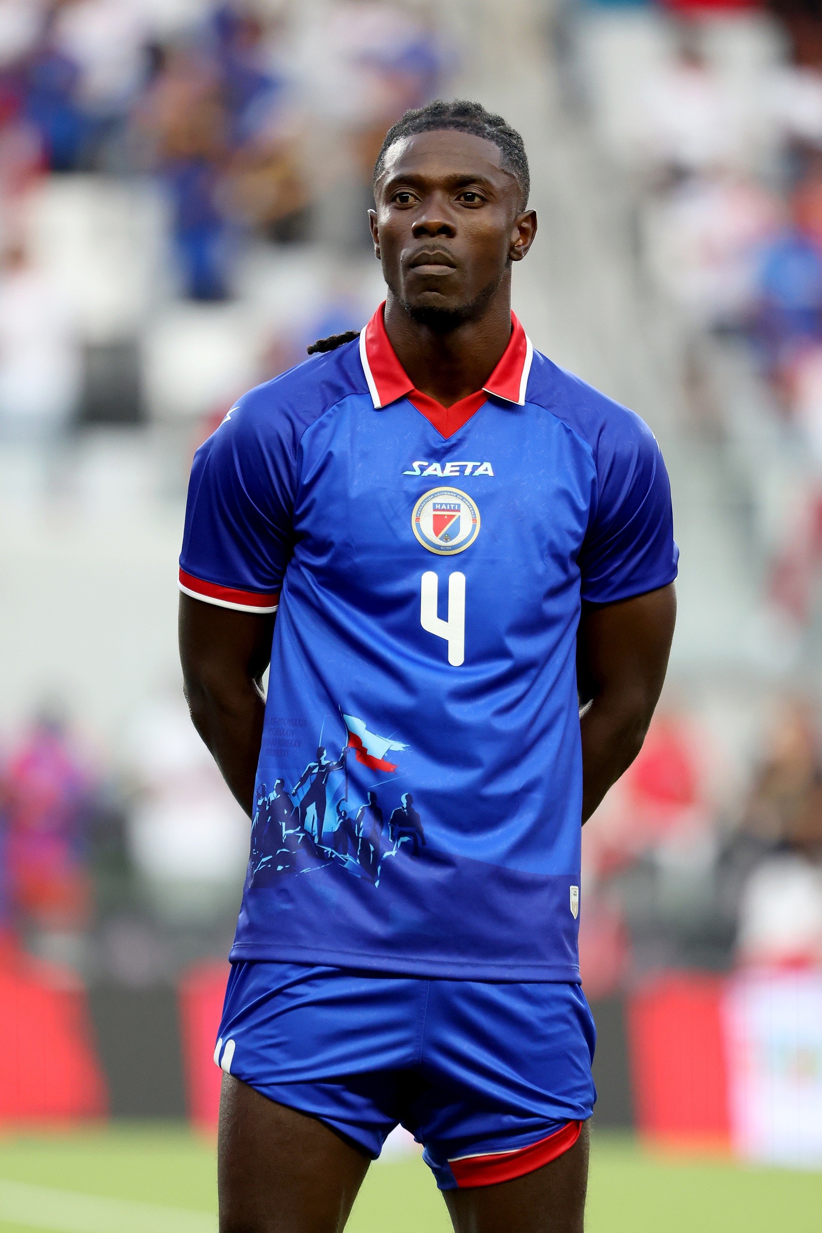 Ricardo Adé: Zagueiro haitiano brilha em clubes brasileiros e supera desafios pessoais