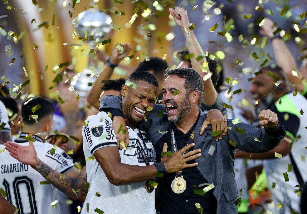 Júnior Santos e Arthur em Atlético-MG x Botafogo — Foto: REUTERS/Agustin Marcarian
