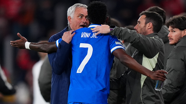 Vini Jr e Mourinho após o gol do Real Madrid