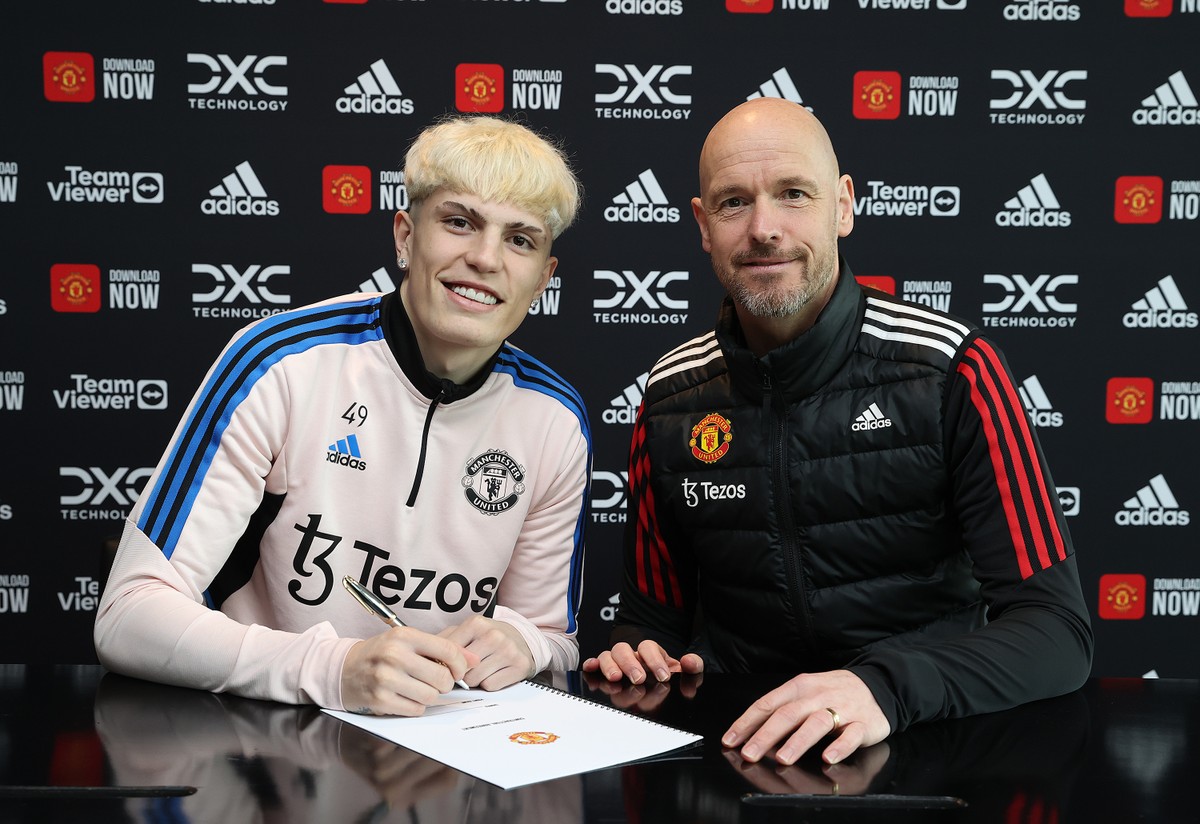 Manchester United renova contrato com joia da Argentina até 2028 ...