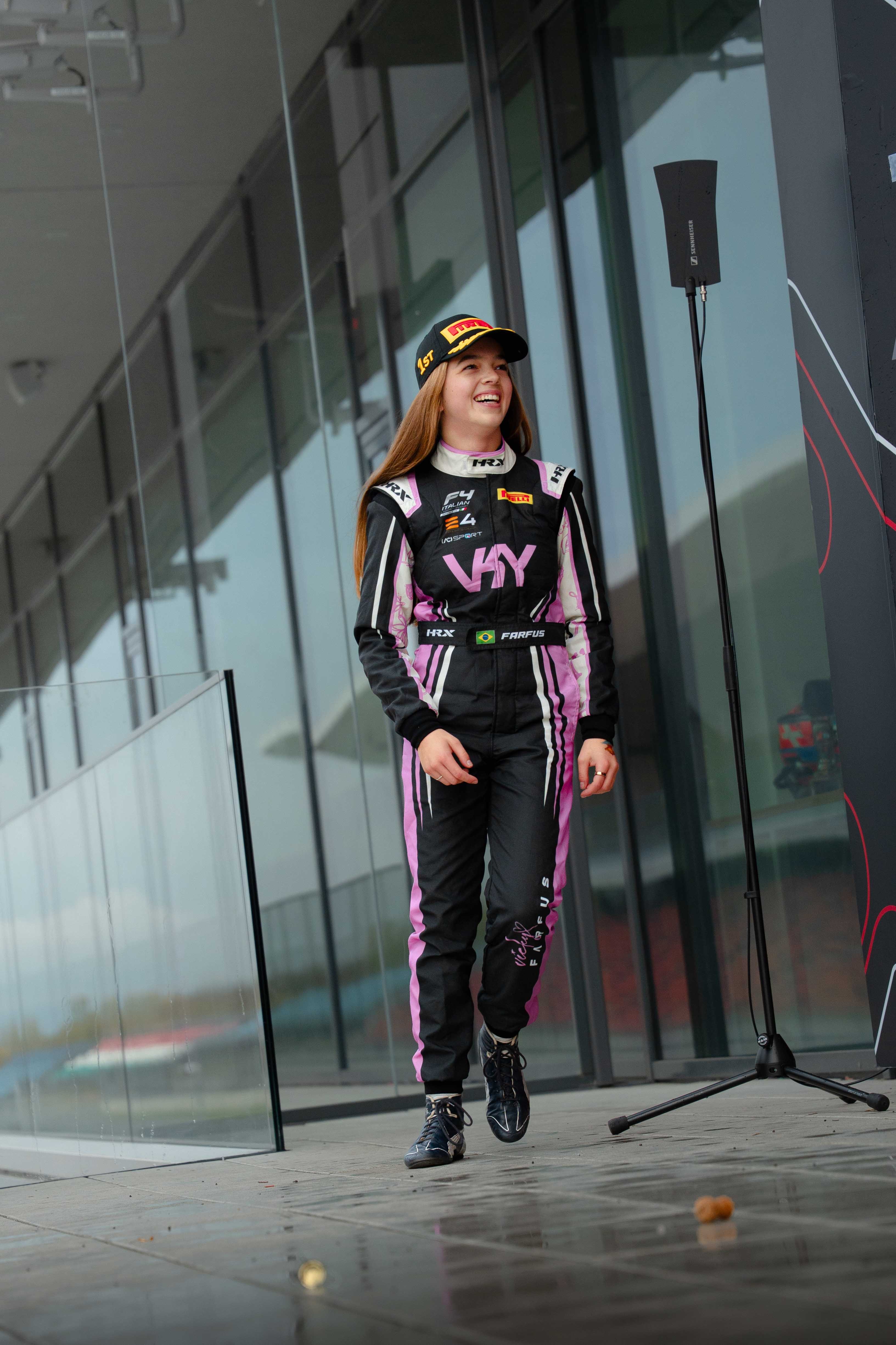 Atualização: Vicky Farfus estreia na F4 Brasil em Interlagos e conta como concilia escola em Mônaco e viagens
