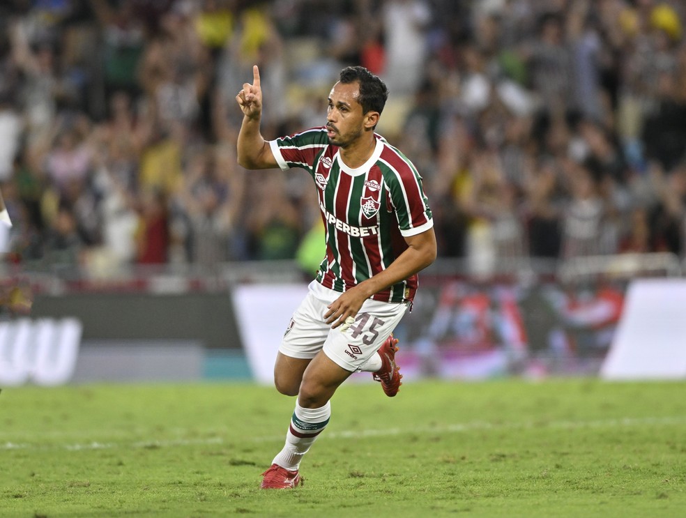 Lima comemora gol do Fluminense contra o Botafogo
