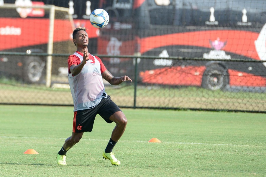 Parecidos? Teste físico aponta diferença entre jogador de rúgbi e atleta de  futebol americano, olympicchannel