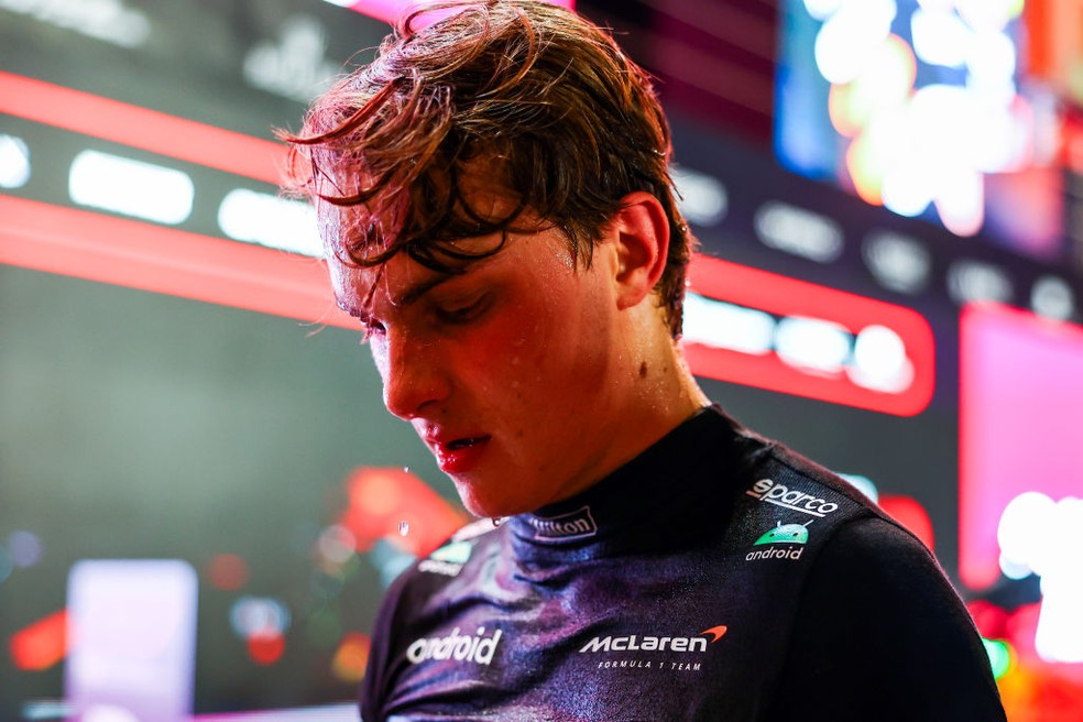 Oscar Piastri sofreu com o calor e suor no GP do Catar de F1 2023 &mdash; Foto: Mark Thompson/Getty Images