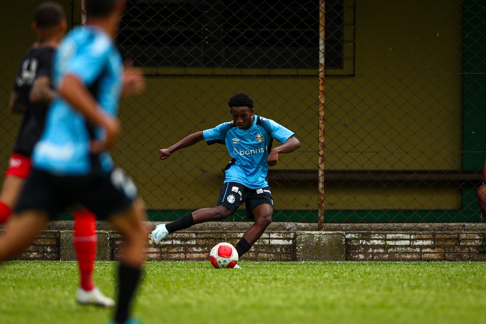 Gabriel Mec em jogo-treino preparatório para a Copinha — Foto: Angelo Pieretti / Grêmio FBPA