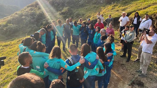 Seleção feminina visita memorial das vítimas do voo da Chapecoense antescassino que dao bonus no cadastroinício do Mundial Sub-20