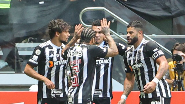 Jogadores do Atlético-MG comemoram gol de Hulk diante do Vasco