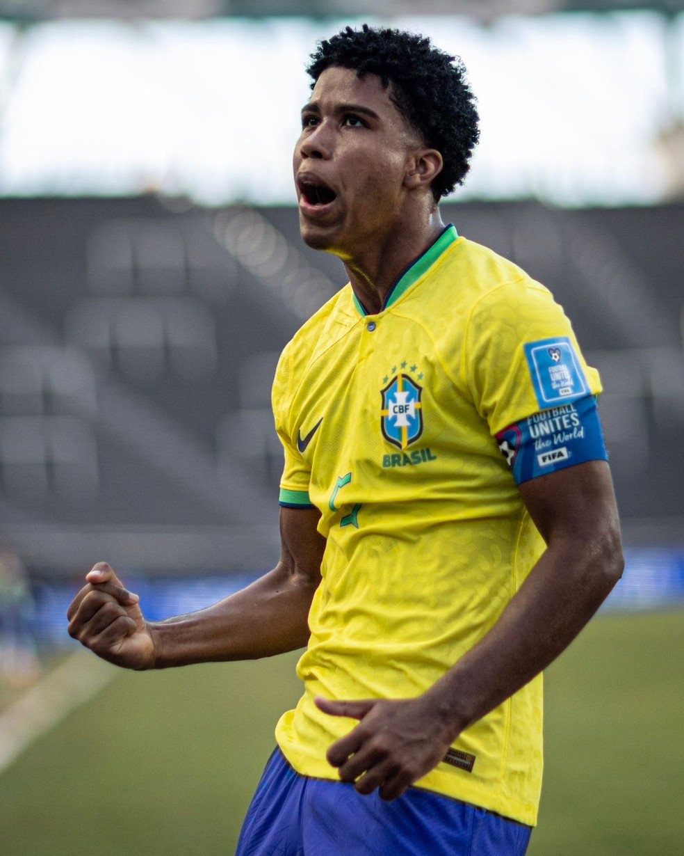 Andrey comemora gol já nos acréscimos que deu tranquilidade ao Brasil — Foto: Pedro Vale / Foto FC