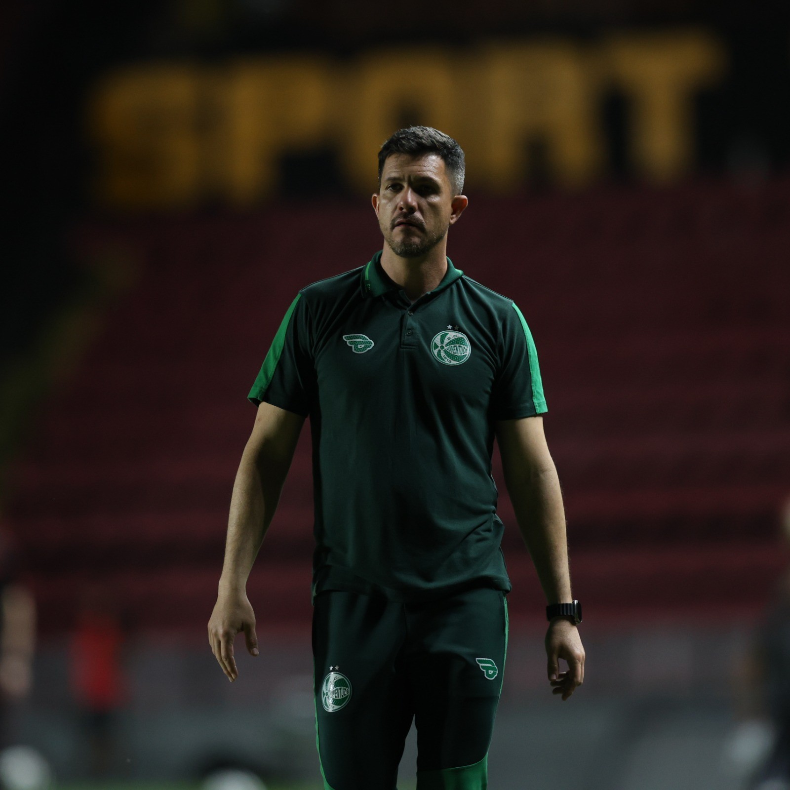 Barbieri critica arbitragem em derrota: "Talvez na Mega-Sena tivesse mais chance de ganhar"