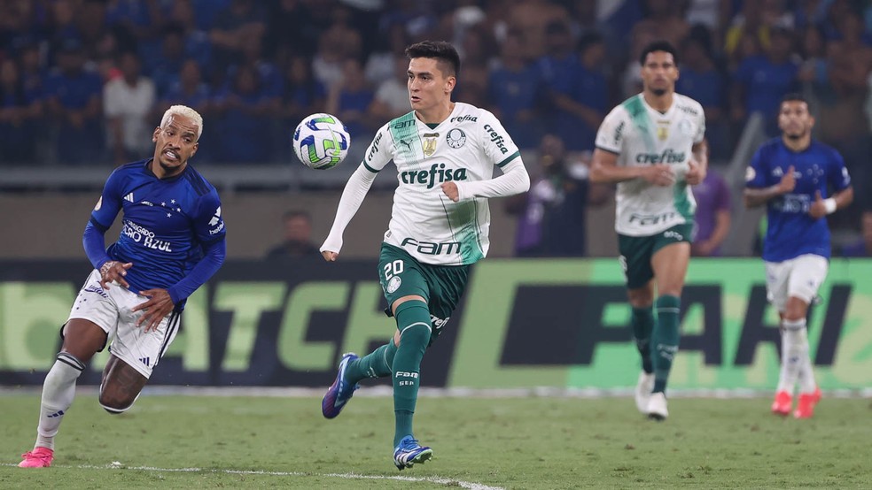 Atuesta em ação pelo Palmeiras contra o Cruzeiro — Foto: Cesar Greco/Palmeiras
