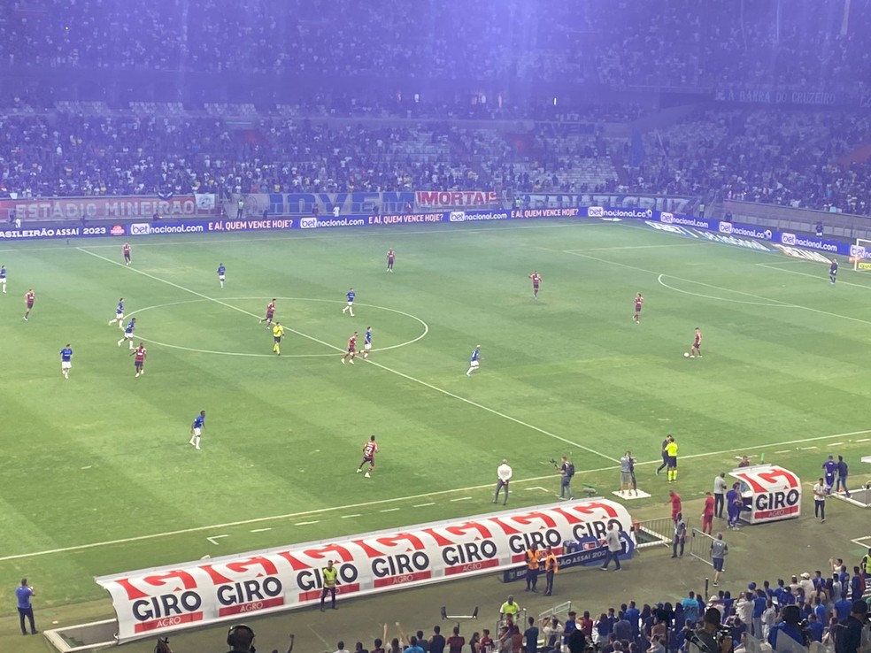 Troca de comando, futebol ruim e invasão de campo: Cruzeiro revive