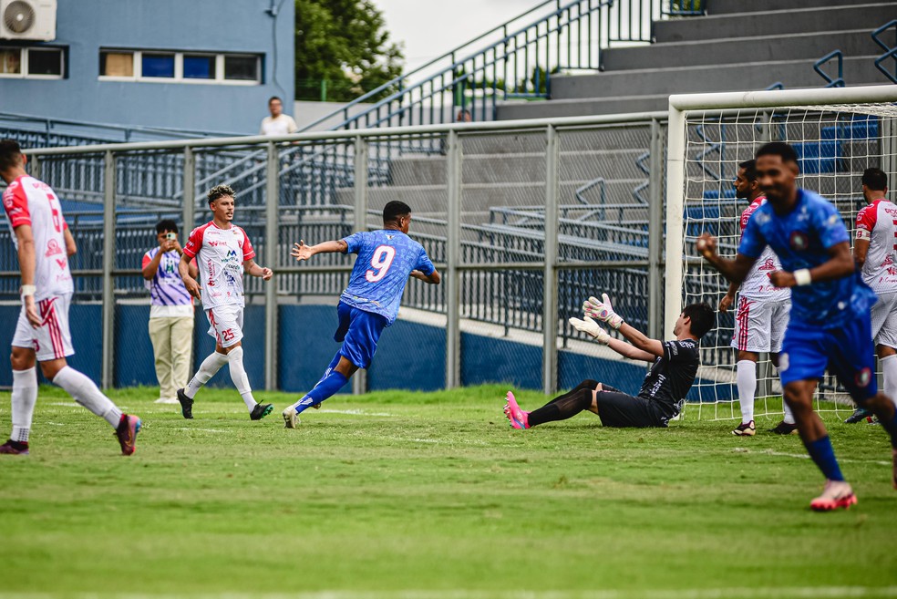 Dagson entrou no segundo tempo e empatou o jogo para o Tourão — Foto: Chicão Marques