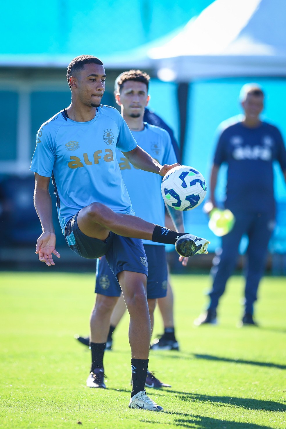 André Henrique em treinamento do Grêmio no CT Luiz Carvalho nesta quarta-feira — Foto: Lucas Uebel / Grêmio / Divulgação