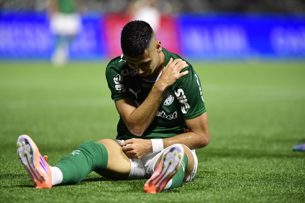 Andreas Pereira deixa Palmeiras x Santos — Foto: Marcos Ribolli