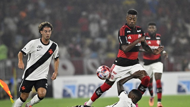 Nuno Moreira e Bruno Henrique no Flamengo x Vasco