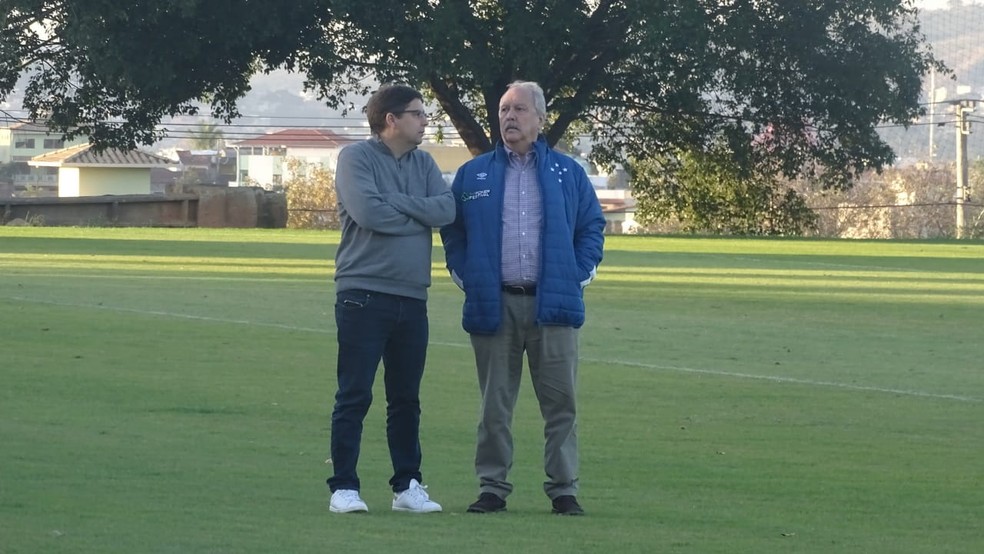 Itair Machado, vice-presidente de futebol, e Wagner Pires de Sá, presidente do Cruzeiro — Foto: Guilherme Macedo