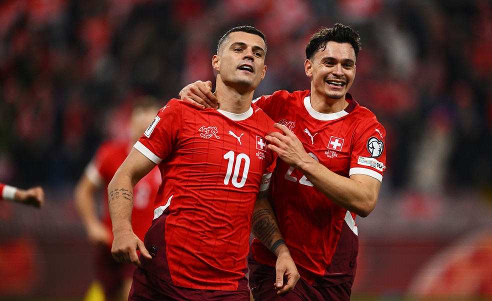 Xhaka e Rieder em ação pela Suíça — Foto: Mattia Ozbot/Getty Images