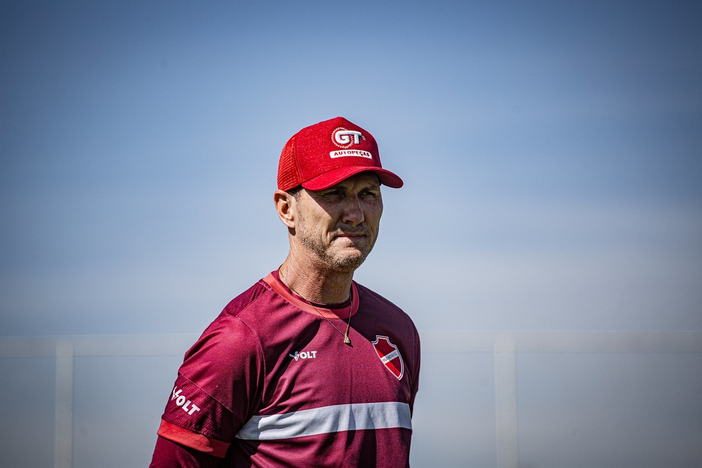 Paulo Turra, técnico do Vila Nova — Foto: Roberto Corrêa / Vila Nova F.C.
