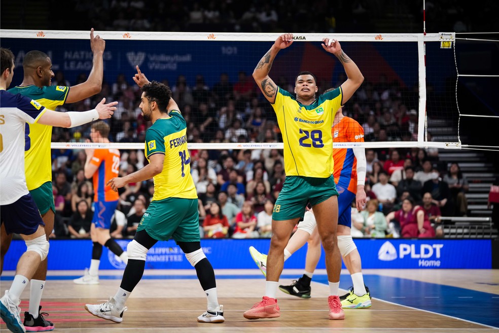 Seleção masculina de vôlei vence o México e garante vaga na fase