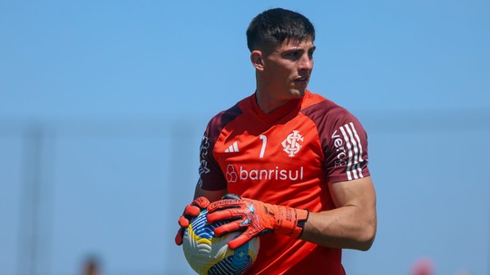 Rochet e Valencia voltam ao Inter após as Eliminatórias e ficam à disposição para o Gre-Nal